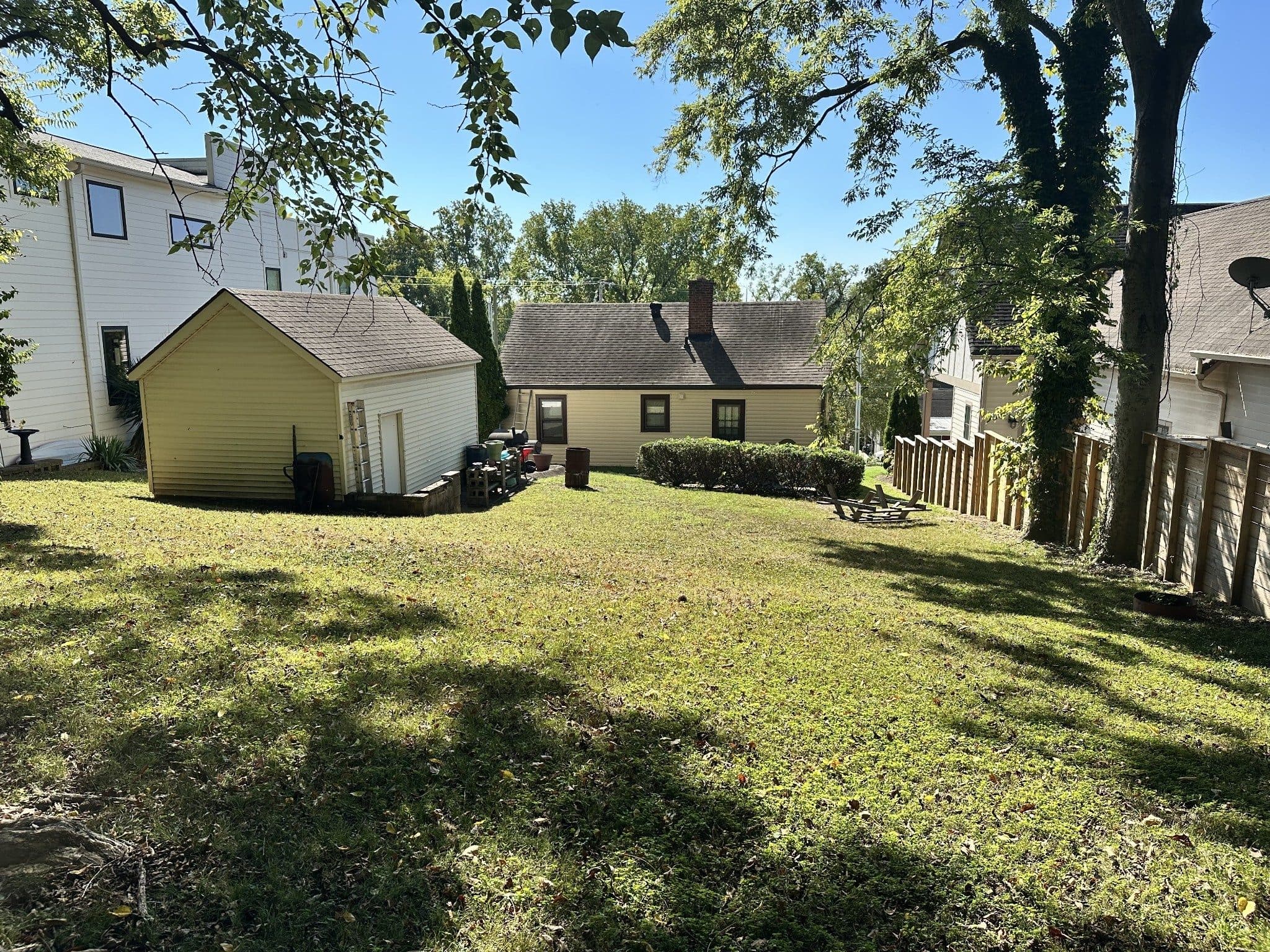 Backyard lawn and detached garage at 820 Horner Avenue, 12 South Nashville